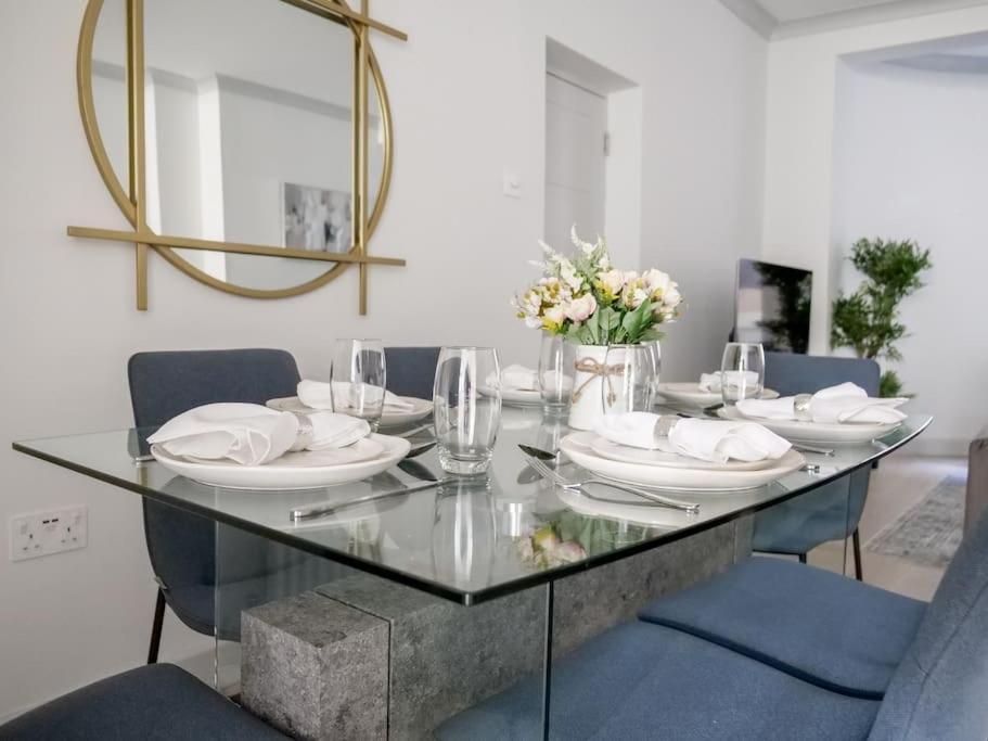 Super Spacious 3 Bedroom And 3 Bathroom Appartamento Londra