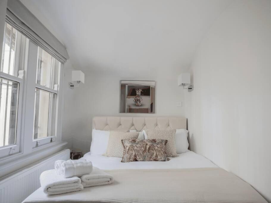 Super Spacious 3 Bedroom And 3 Bathroom Appartamento Londra
