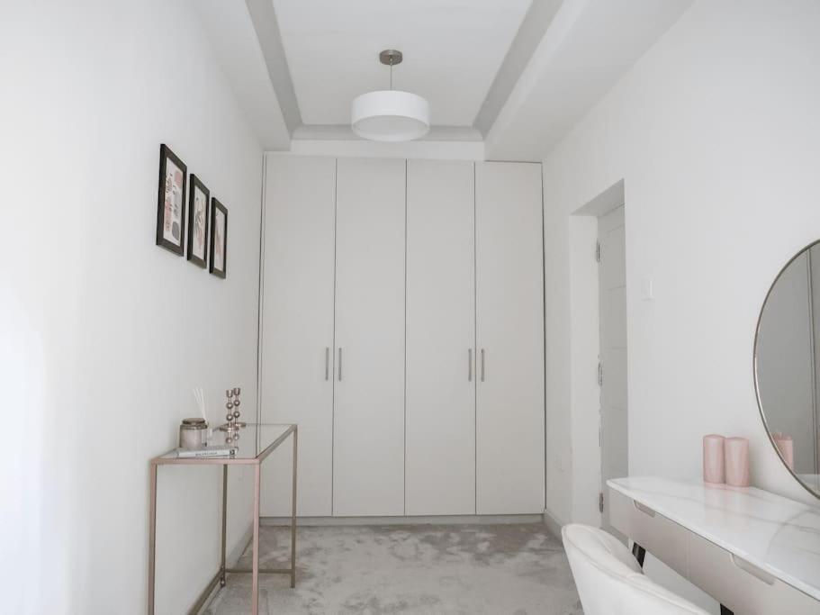 Super Spacious 3 Bedroom And 3 Bathroom Londra