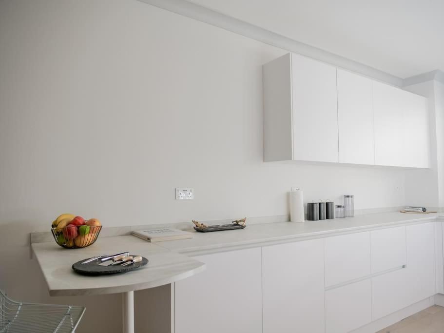 Super Spacious 3 Bedroom And 3 Bathroom * Londra