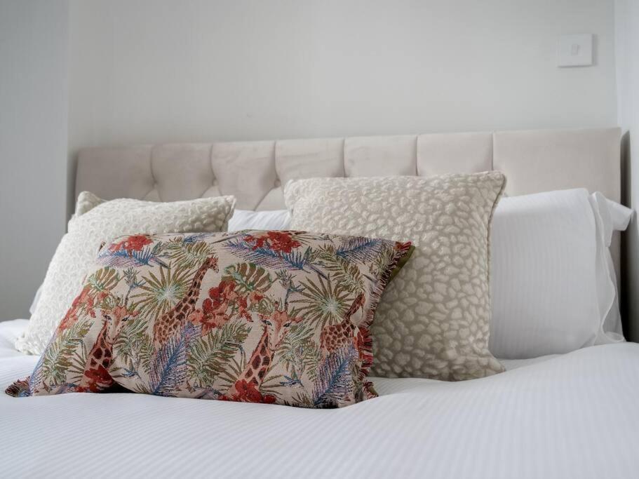 Super Spacious 3 Bedroom And 3 Bathroom Appartamento Londra