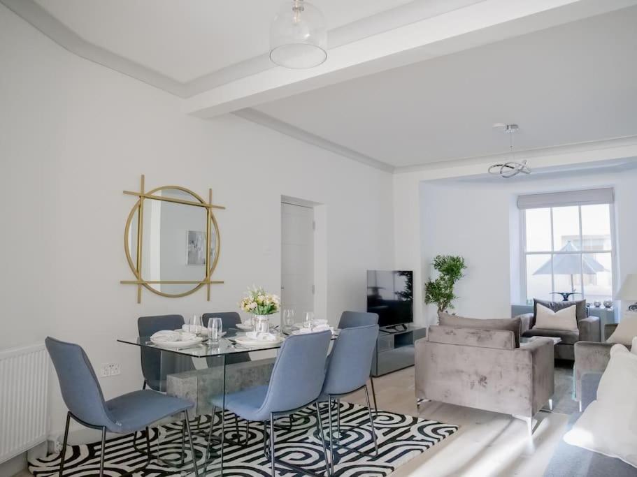 Super Spacious 3 Bedroom And 3 Bathroom Appartamento Londra